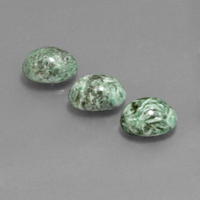 Gemas de maw-sit-sit verde natural de  ct, corte óvalo, opaco