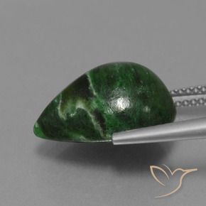 Maw-sit-sit verde natural de 9,44 ct, en forma de pera, opaco