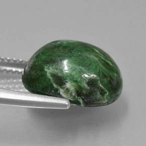 Maw-sit-sit verde natural de 9,57 ct, corte óvalo, opaco