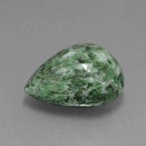 Maw-sit-sit verde terroso natural de 6,89 ct, en forma de pera, opaco
