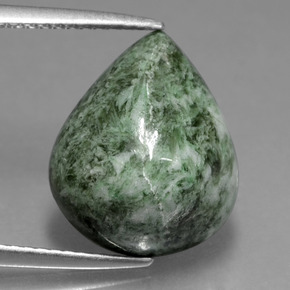 Maw-sit-sit verde natural de 8,32 ct, en forma de pera, opaco