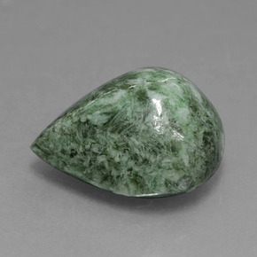 Maw-sit-sit verde natural de 8,32 ct, en forma de pera, opaco