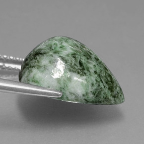 Maw-sit-sit verde natural de 8,32 ct, en forma de pera, opaco