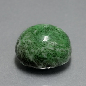 Maw-sit-sit verde natural de 18,15 ct, corte óvalo, opaco