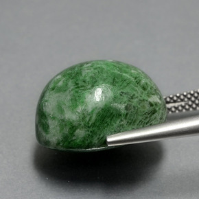 Maw-sit-sit verde natural de 18,15 ct, corte óvalo, opaco