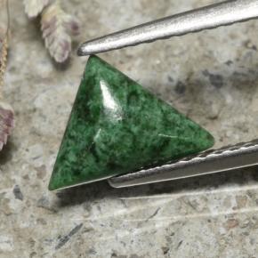 Maw-sit-sit verde natural de 0,87 ct, trillón, opaco