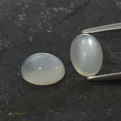 Gemas de Piedra de Luna Blanco cálido natural de 3.19 ct, Corte Óvalo, Translúcido
