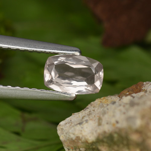 Morganita Rosado claro natural de 0.46 ct, Corte Cojín, VVS