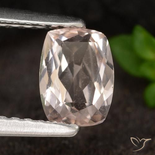 Morganita Rosado claro medio natural de 0.71 ct, Forma Cojín, VVS-VS