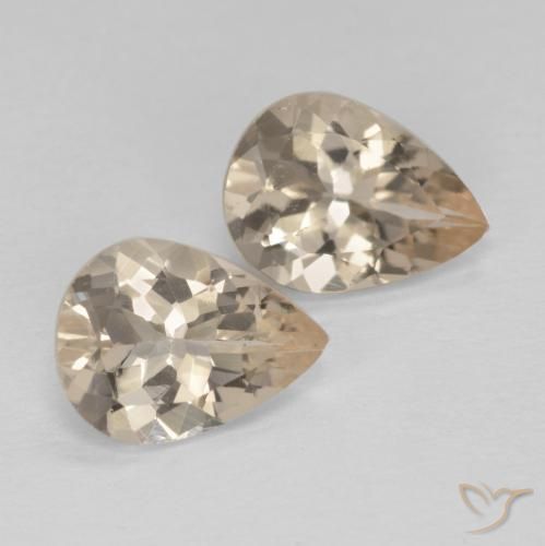 Gemas de Morganita Dorado claro natural de 1.74 ct, En forma de pera, VS