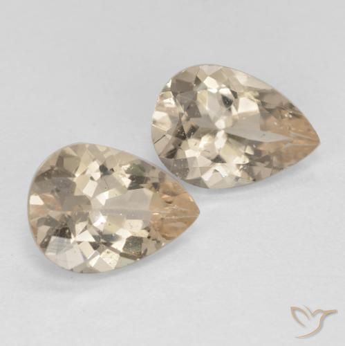 Gemas de Morganita Dorado claro natural de 1.87 ct, En forma de pera, VS
