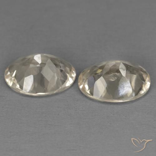 Gemas de Morganita Dorado claro natural de 1.99 ct, Ovalada, VS