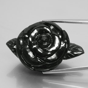 Nefrita negro natural de 81,11 ct, forma elegante, opaco