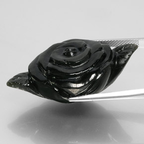 Nefrita negro natural de 57,95 ct, forma elegante, opaco