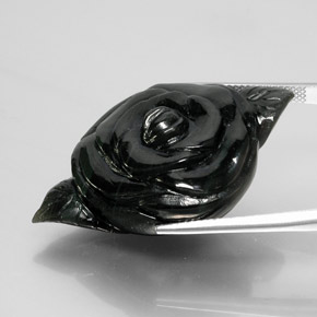 Nefrita negro natural de 63,61 ct, forma elegante, opaco