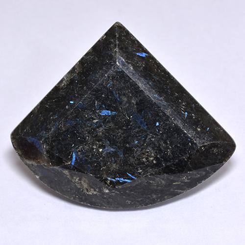 Nuummite Negro natural de 25.81 ct, Forma elegante, Opaco