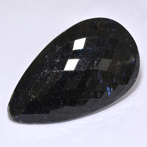Nuummita negro natural de 45,28 ct, en forma de pera, opaco