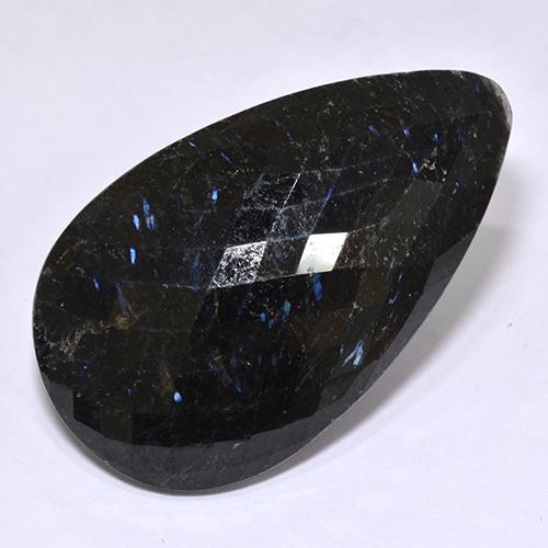 Nuummita negro natural de 45,28 ct, en forma de pera, opaco