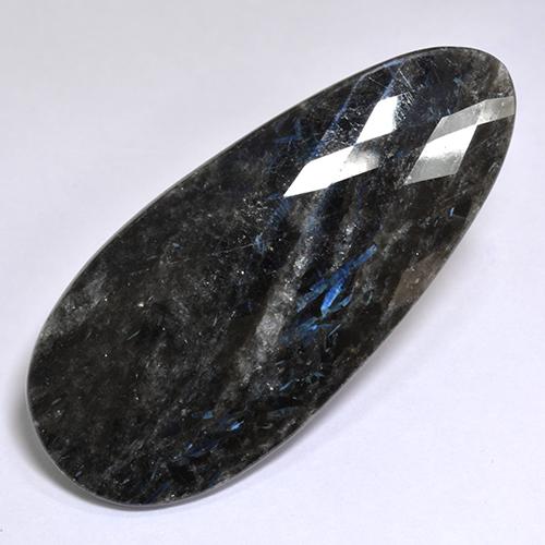 Nuummita negro natural de 41,22 ct, en forma de pera, opaco
