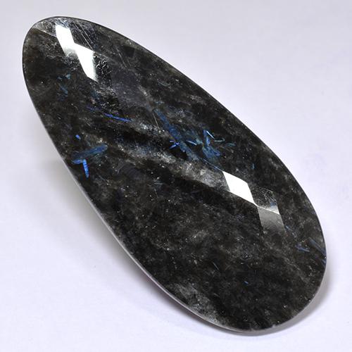 Nuummita negro natural de 41,22 ct, en forma de pera, opaco