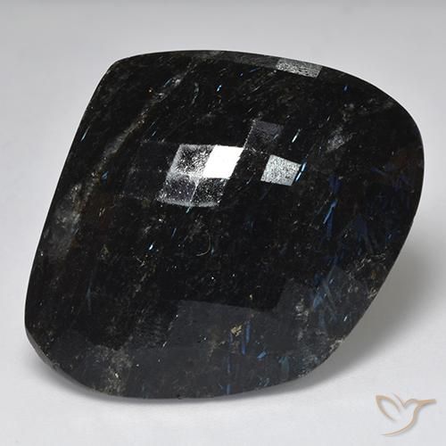 Nuummite Negro con destello azul natural de 58.60 ct, Elegante, Opaco