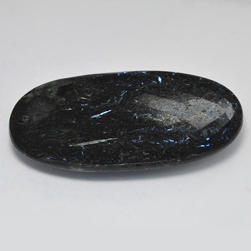 Nuummita negro natural de 48,65 ct, corte óvalo, opaco