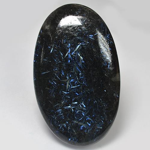 Nuummita negro natural de 79,60 ct, corte óvalo, opaco