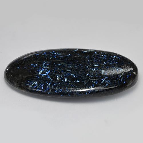 Nuummita negro natural de 79,60 ct, corte óvalo, opaco