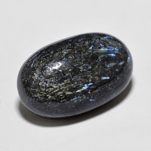 Nuummita negro natural de 11,98 ct, corte óvalo, opaco