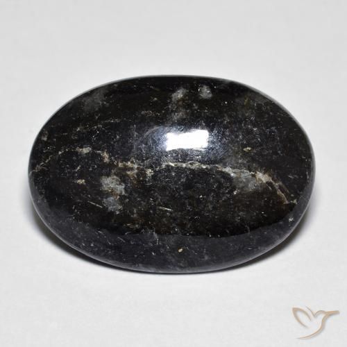 Nuummite Negro con destello azul natural de 13.80 ct, Ovalada, Opaco