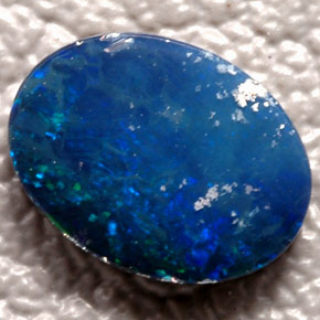 Doblete de ópalo multicolor natural de 0,66 ct, corte óvalo, opaco