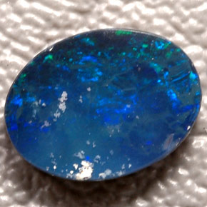 Doblete de ópalo multicolor natural de 0,66 ct, corte óvalo, opaco