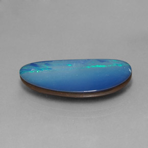 Doblete de ópalo multicolor natural de 6,85 ct, forma elegante, opaco