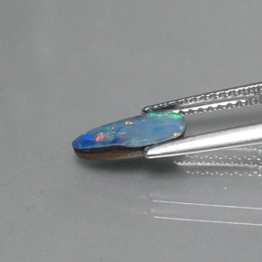 Doblete de ópalo multicolor natural de 0,74 ct, forma elegante, opaco