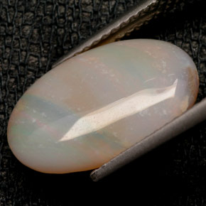 Ópalo multicolor natural de 2,46 ct, corte óvalo, opaco