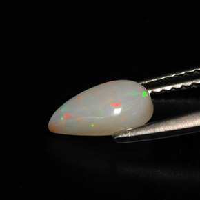 Ópalo multicolor natural de 0,86 ct, en forma de pera, opaco