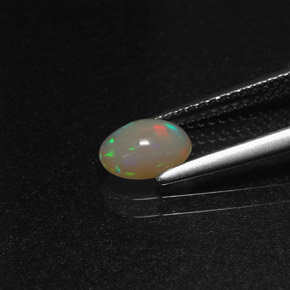 Ópalo multicolor natural de 0,58 ct, corte óvalo, translúcido