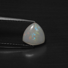 Ópalo multicolor natural de 0,69 ct, trillón, translúcido
