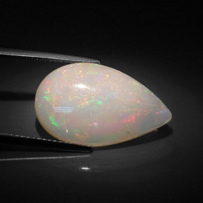 Ópalo multicolor natural de 7,38 ct, en forma de pera, opaco