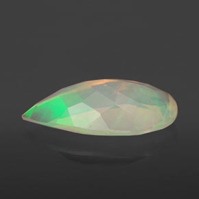 Ópalo multicolor natural de 2,73 ct, en forma de pera, transparente