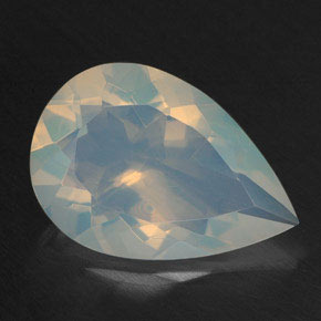 Ópalo multicolor natural de 2,61 ct, en forma de pera, transparente