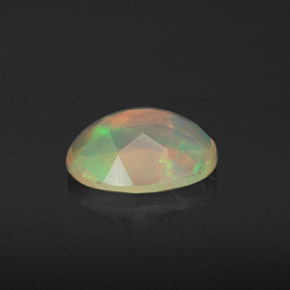Ópalo multicolor natural de 0,74 ct, corte óvalo, translúcido