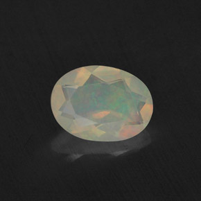 Ópalo multicolor natural de 0,65 ct, corte óvalo, transparente