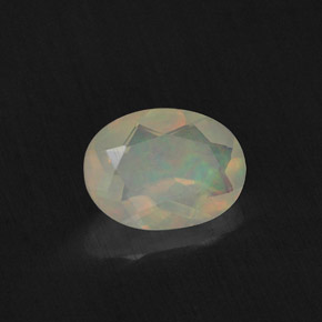 Ópalo multicolor natural de 0,65 ct, corte óvalo, transparente