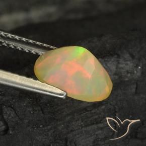 Ópalo Multicolor natural de 1.21 ct, Ovalada, Translúcido