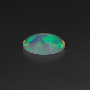 Ópalo multicolor natural de 0,44 ct, corte óvalo, transparente