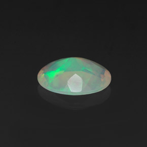 Ópalo multicolor natural de 0,75 ct, corte óvalo, transparente