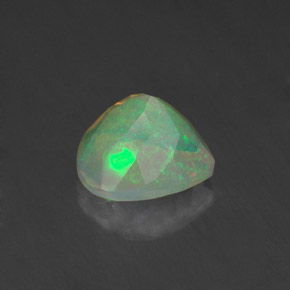 Ópalo multicolor natural de 0,84 ct, en forma de pera, transparente