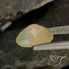 Ópalo multicolor natural de 0,94 ct, corte óvalo, transparente