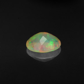 Ópalo multicolor natural de 0,92 ct, corte óvalo, transparente